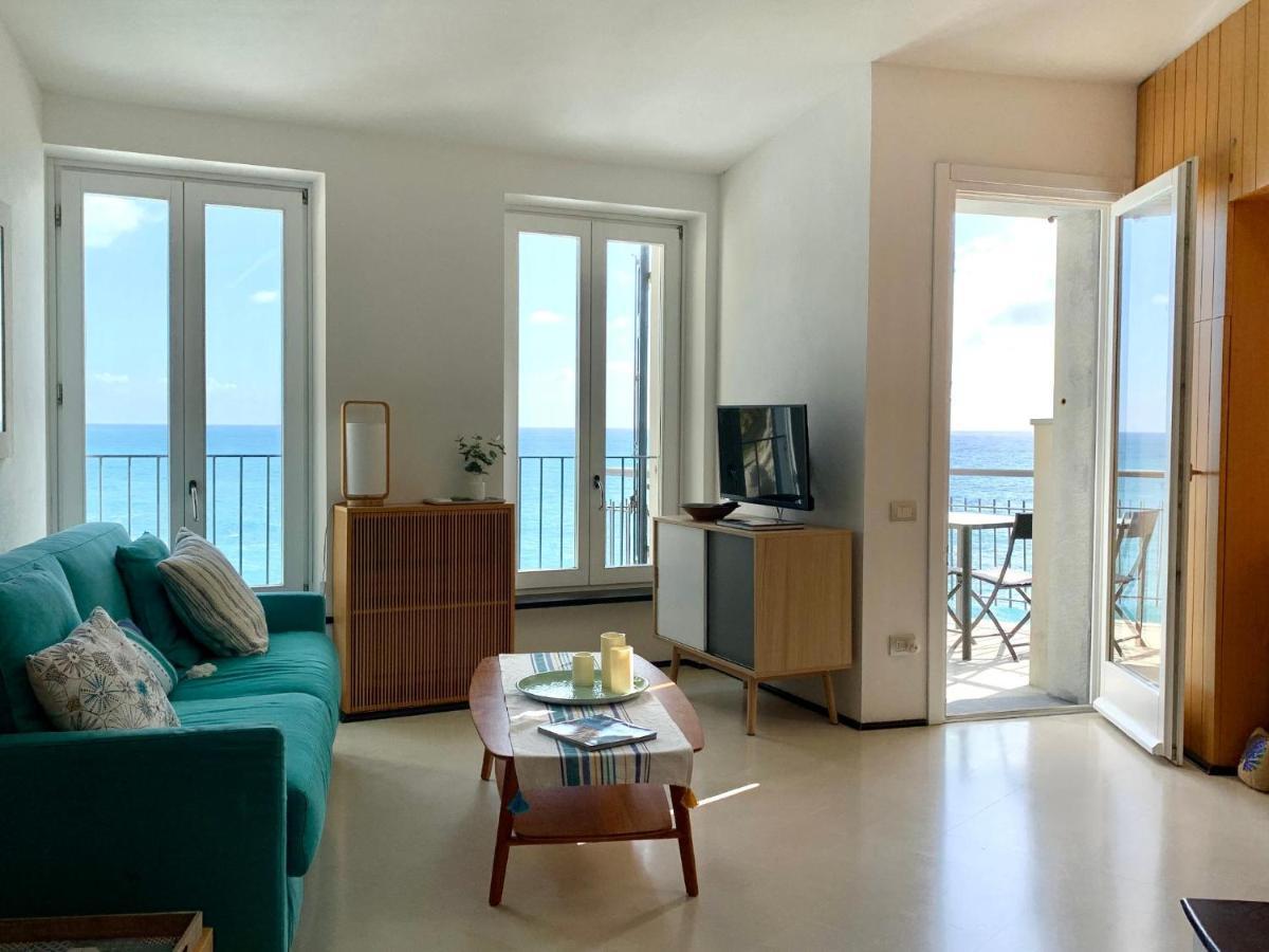 Il Ciasso Romantic Seafront Escape Вернаца Екстериор снимка